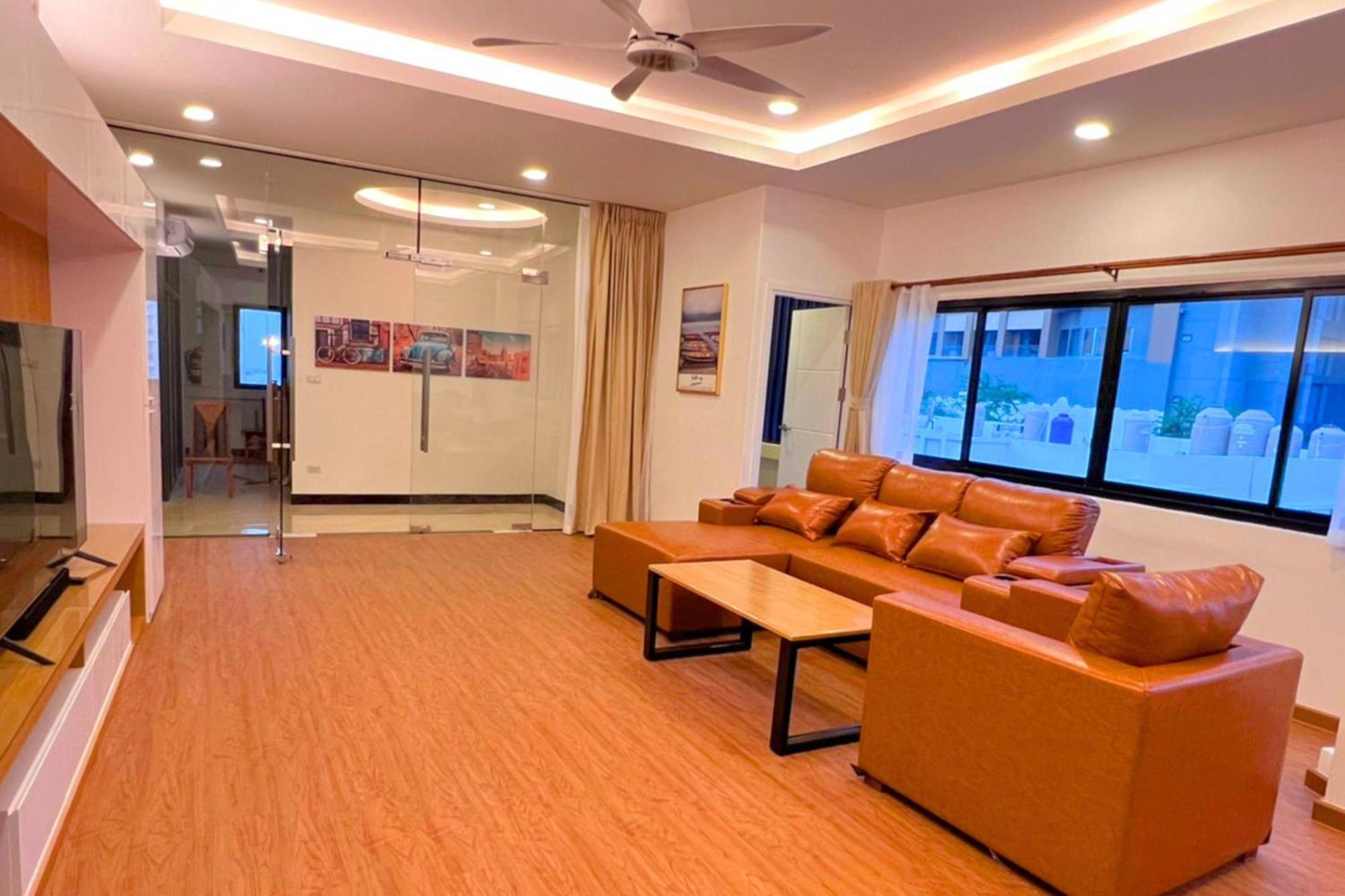 The Lodge Pattaya Bagian luar foto